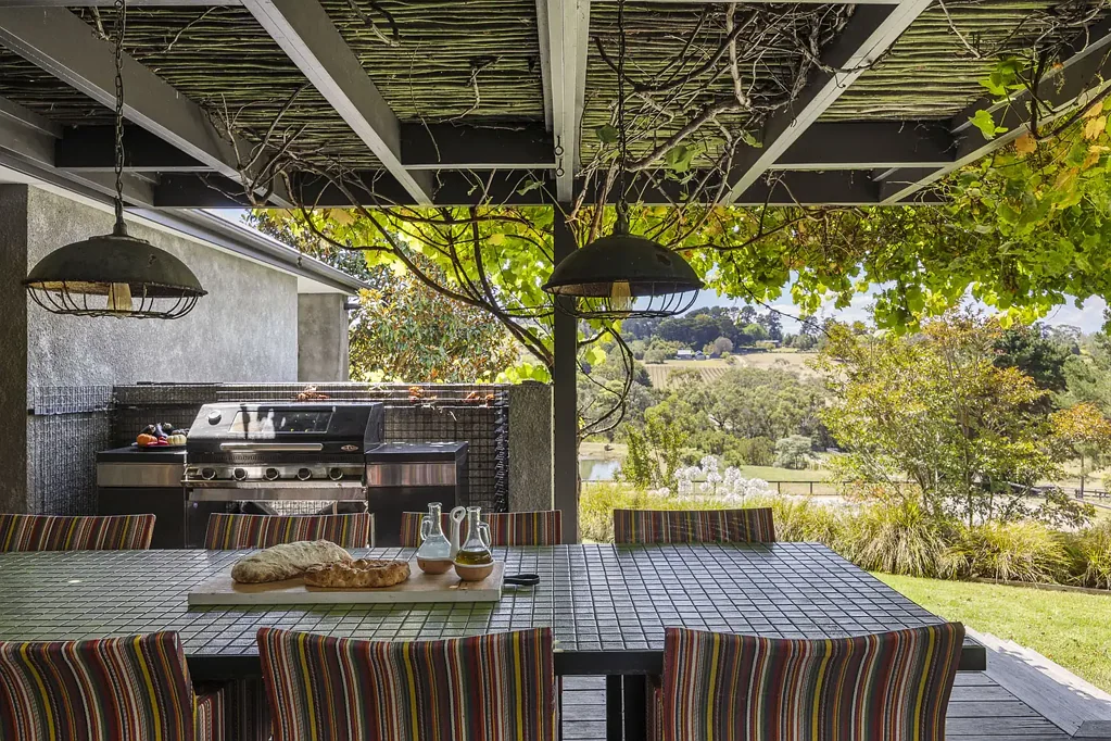 Red Hill South 4Kwarto Coveted Stanleys Road location on Merricks Trail