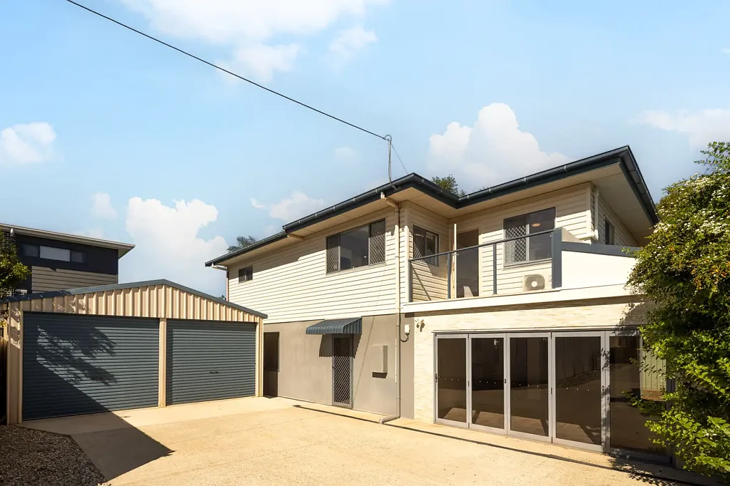 Woody Point 4 Bedroom Coastal Family Living with Dual-Living Potential