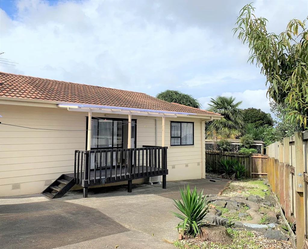LARGE 3 BEDROOM HOME IN PRIME LOCATION
