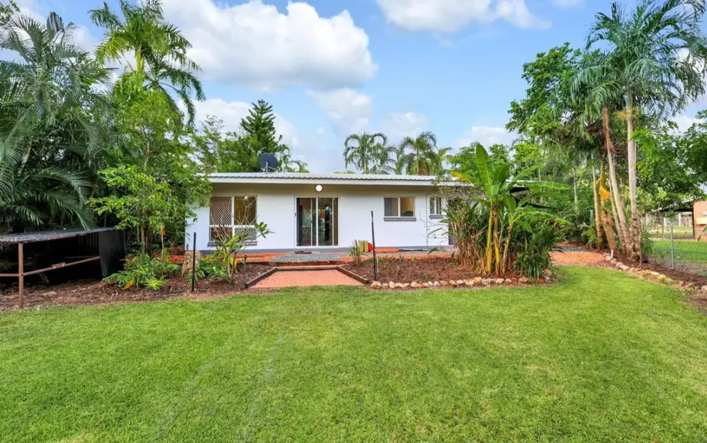 Comfortable Family Living with a Spacious Yard & Pet-Friendly Appeal