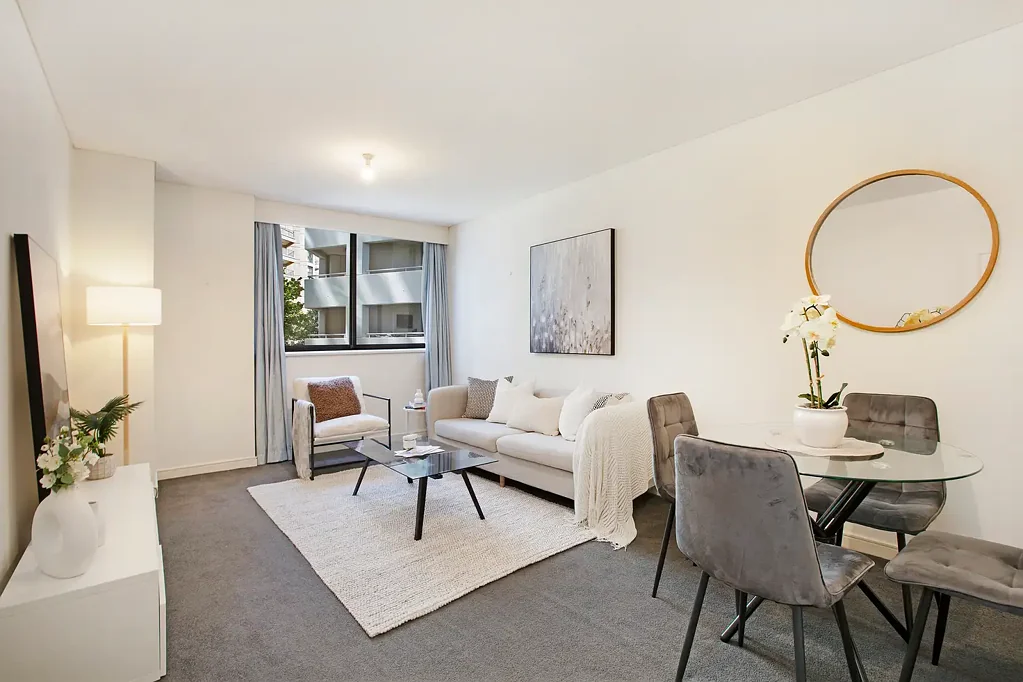 Milsons Point 1房 Milsons Point海滨瑰宝 62㎡精装单卧 异常宽敞储物 楼宇设施齐全 交通便利低维护 Massive 22 Square Metre Storage Area & Lifestyle Convenience in Milsons Point