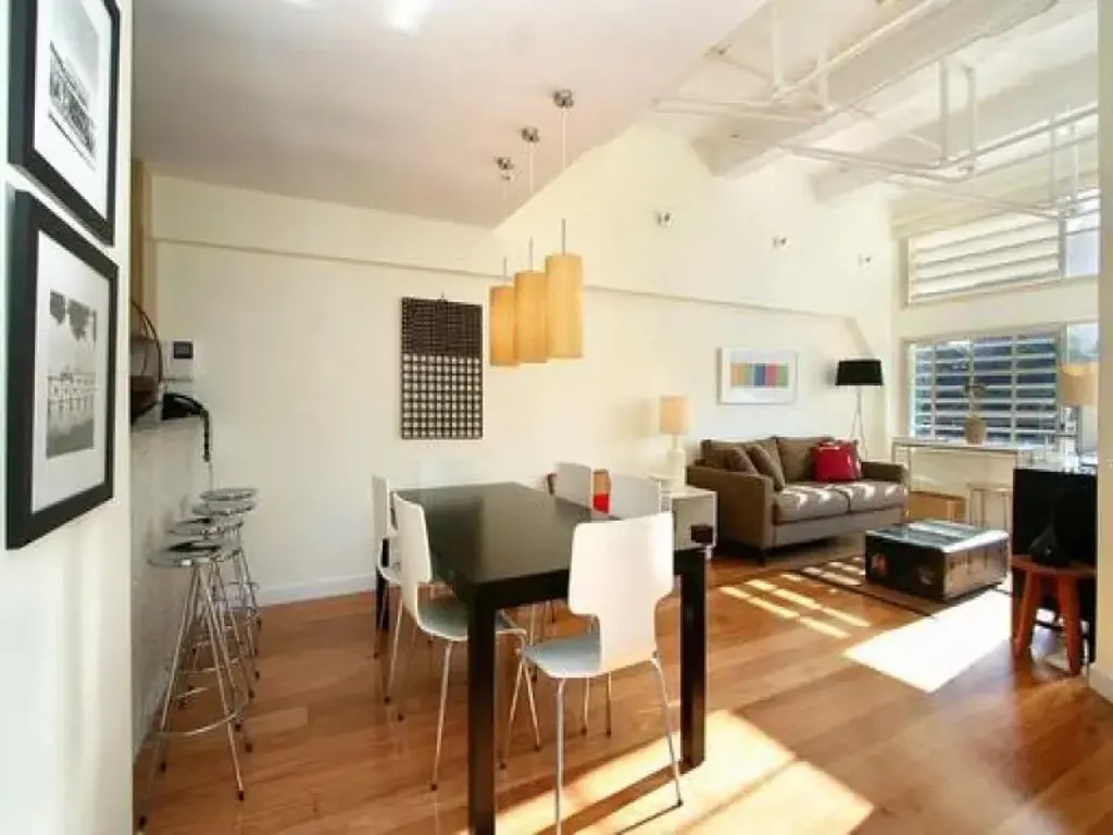 Stunning fully furnished one bedroom apartment with city views on the 'Finger Wharf'