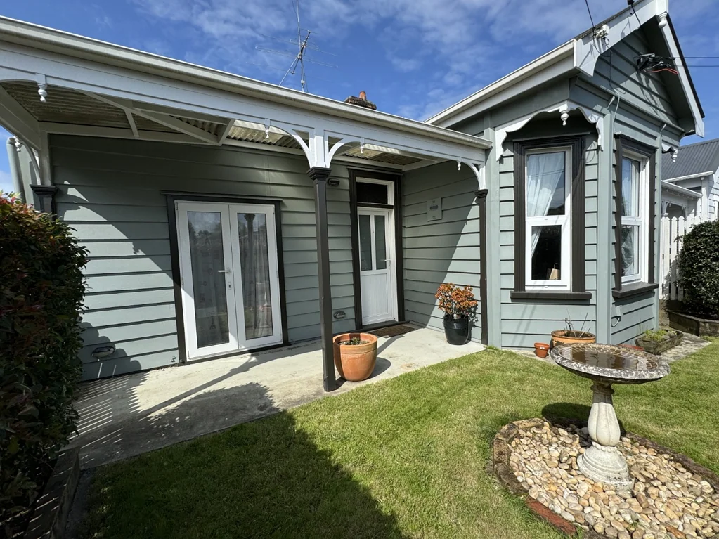 Well-presented single bay villa