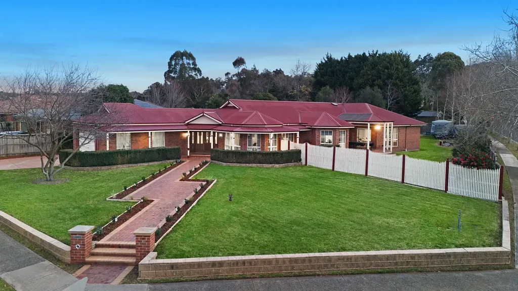 Lysterfield 6 Bedroom Family Oasis in Serene Lysterfield Location