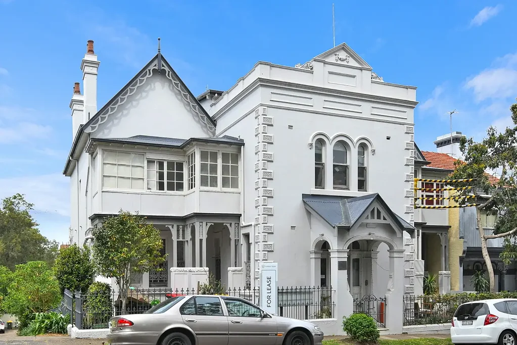 Elegant Victorian Apartment with Lock-Up Garage – Moments from Petersham Station