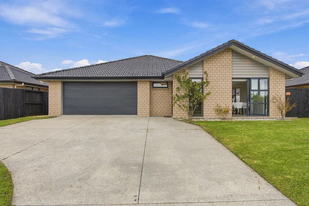 Rototuna North 4房  Easy Family Living in a Standout Location