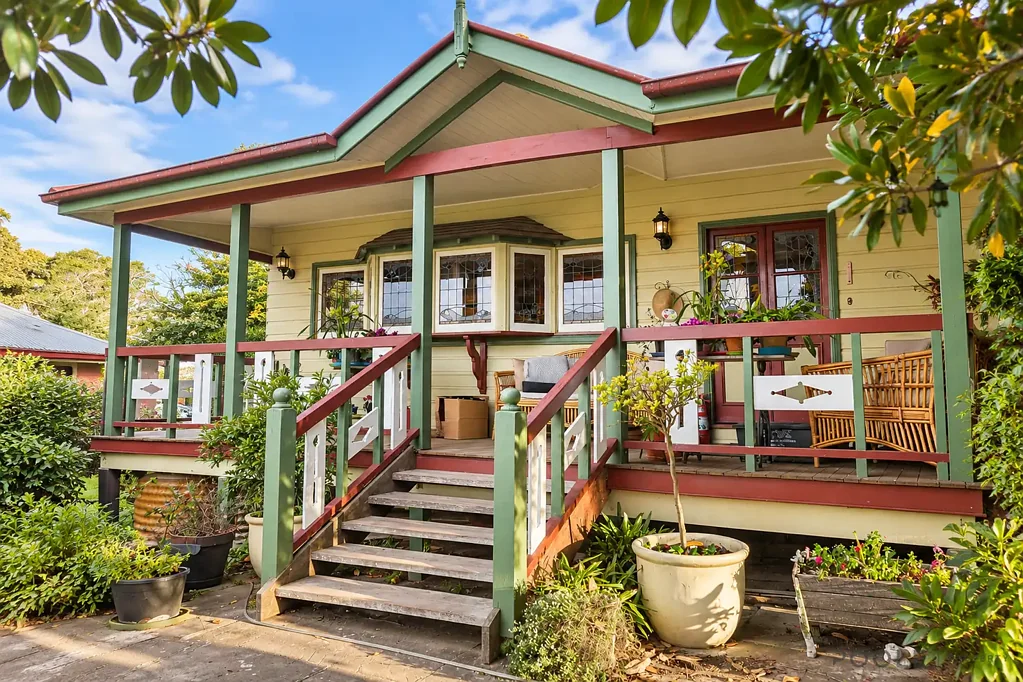 Woodford 3कमरा Off Market opportunity- Charming circa 1915 cottage on two existing lots