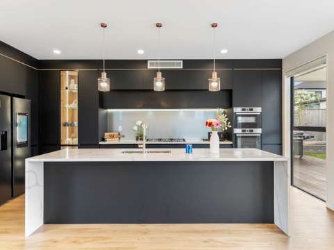 Karaka 4房  Immaculate 4 Ensuite Family Home