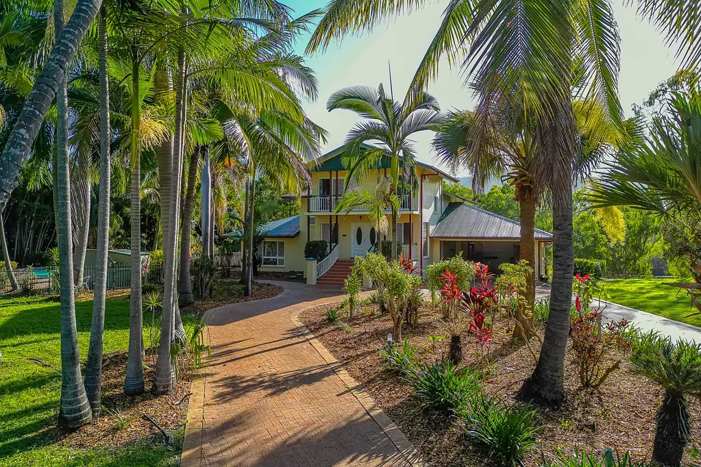 Kelso 5 Bedroom MASTERPIECE OF ARCHITECTURAL SPLENDOUR ON THE 'ROSS RIVER'