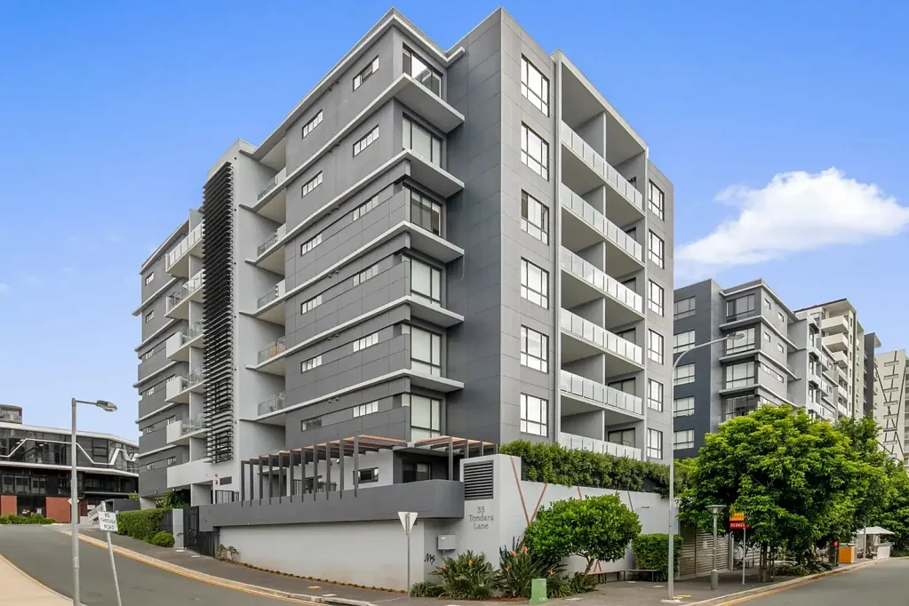 Modern Furnished Apartment in the Heart of West End