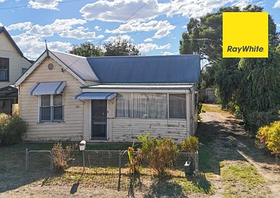 Inverell 2 Slaapkamer 'Central Location with Redevelopment Potential'