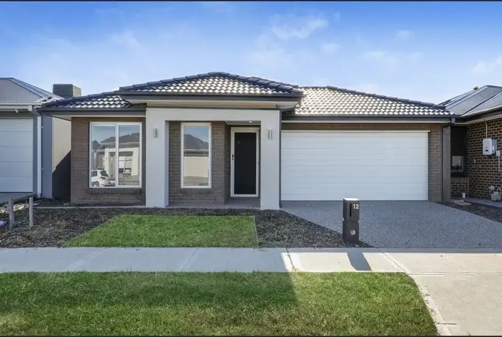4mins to Manor Lakes Shopping Centre I Spacious Family Living in a Convenient Wyndham Vale Location
