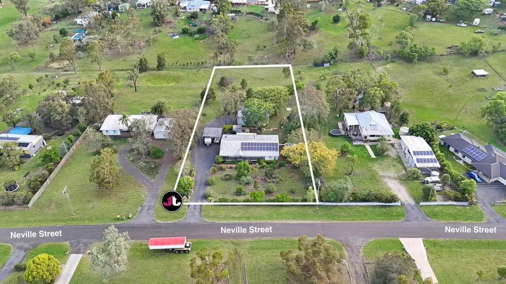 Meringandan West 4房  Acreage Living Made Easy – Space, Comfort & the Ultimate Aussie Shed