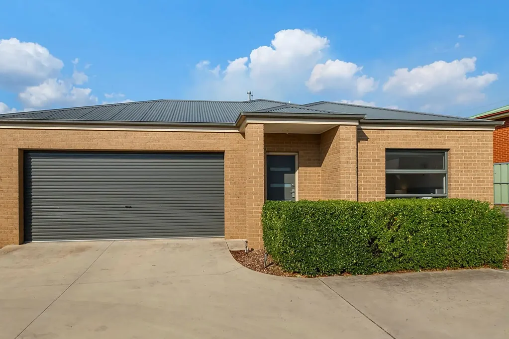 FULLY FURNISHED - LEASED