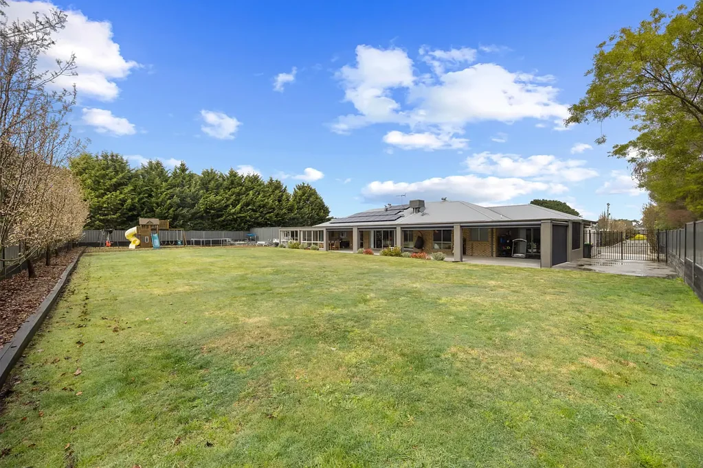 Ballan 5ਬੈੱਡਰੂਮ Luxury And Space Are Abundant In This Stunning Family Home