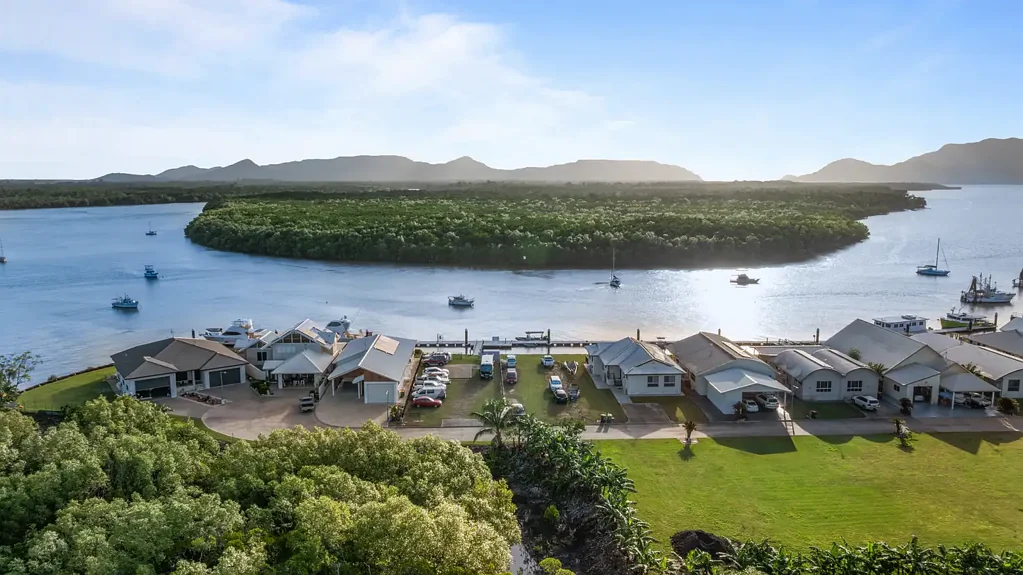 Lucinda 30Phòng ngủ Leasehold Available — Strong Return  - A Life Less Ordinary Awaits