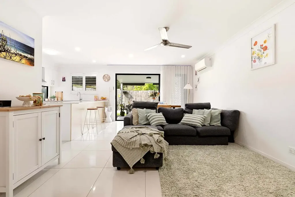 Carseldine 4房 时尚、宽敞、令人印象深刻 – 位于 Carseldine 宁静地段的现代家庭生活 Stylish, Spacious & Ready to Impress – Modern Family Living in a Quiet Carseldine Pocket