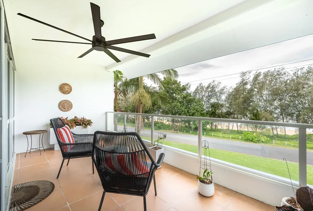 Wongaling Beach 2房  Spacious Renovated Beachfront Apartment in a Sort After Complex !