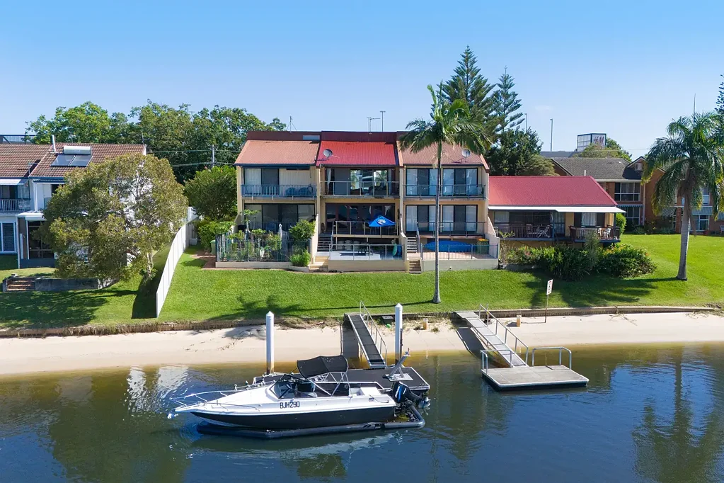 2/23 Hooker Boulevard, Broadbeach Waters, QLD 4218