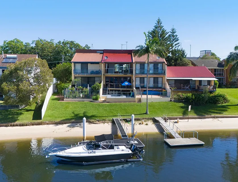 2/23 Hooker Boulevard, Broadbeach Waters, QLD 4218, 2房, 2浴, Townhouse