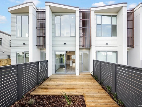 Beautiful townhouse  in heart of Papatoetoe