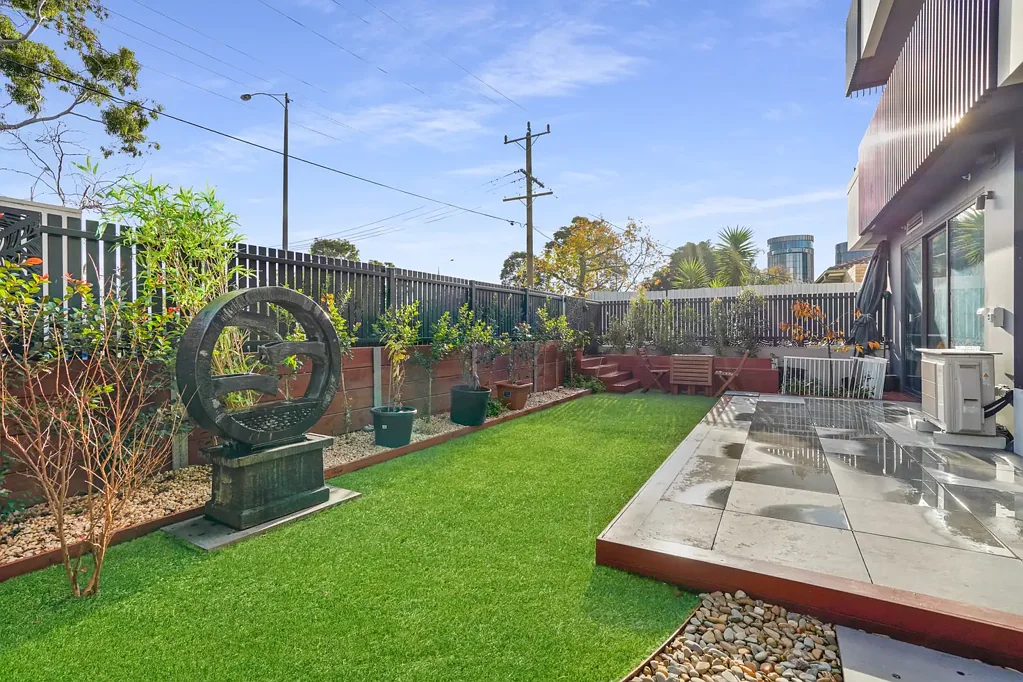Malvern East 4Zimmer LIVE FASHIONABLY ACROSS TWO APARTMENTS