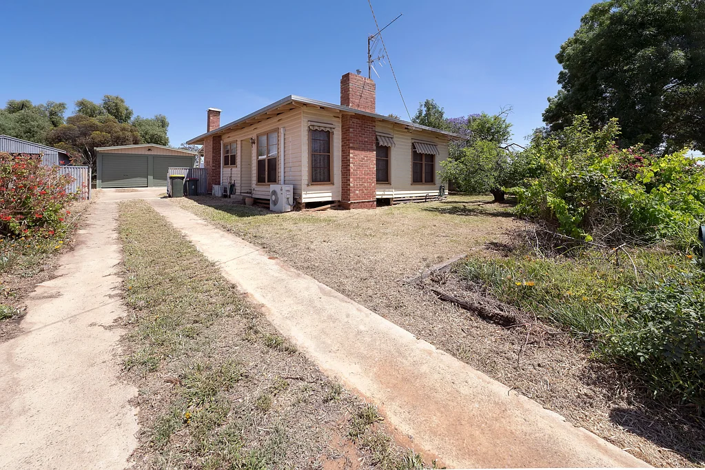 45 Sutcliff Street, Sea Lake, VIC 3533