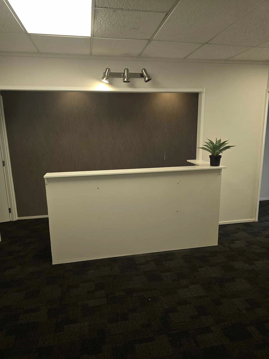 Browns Bay CLYDE ROAD OFFICE 83M2 WITH PARK