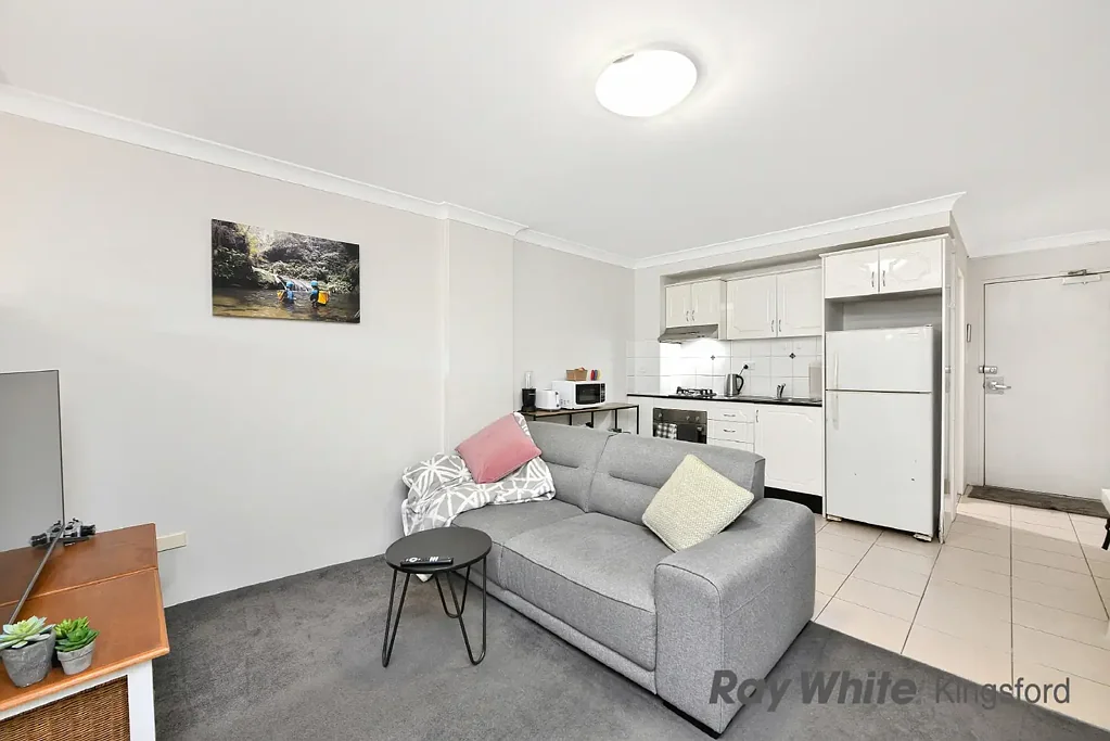 Modern North East Facing One-Bedroom Apartment in Prime Location