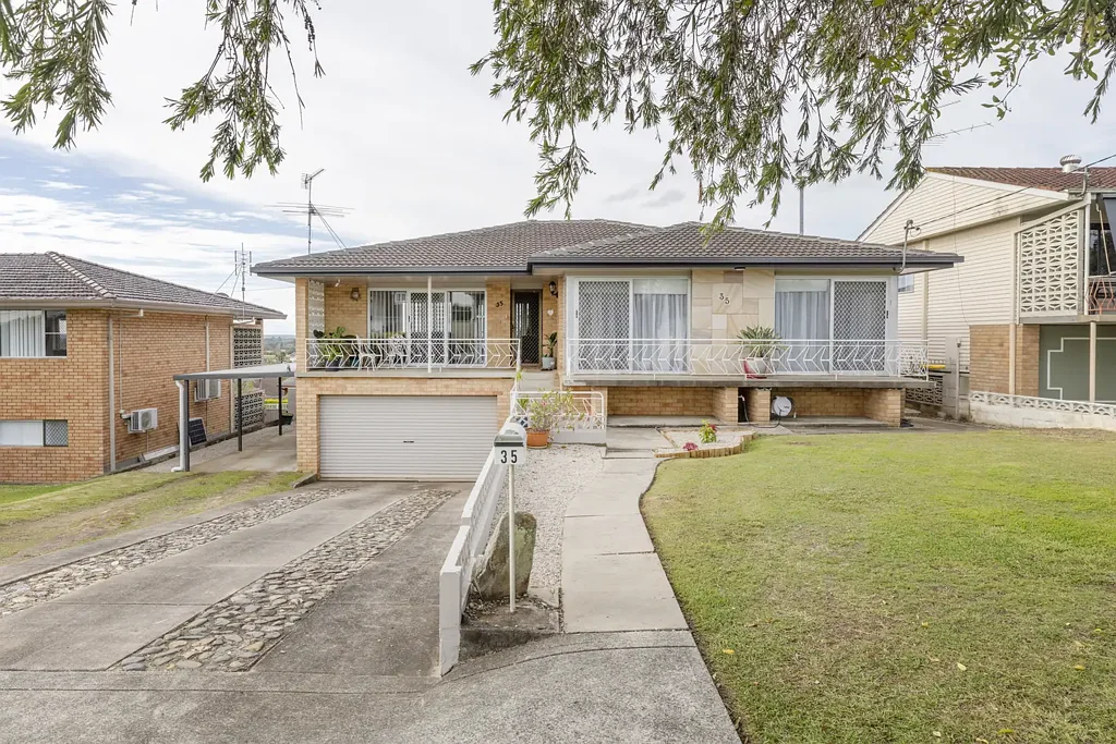 South Grafton 3房  Panoramic Views, Polished Timber Floors & Exceptional Value