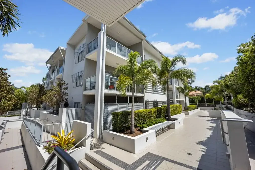 Boutique Apartment - Modern - One bedroom - two bathrooms plus study