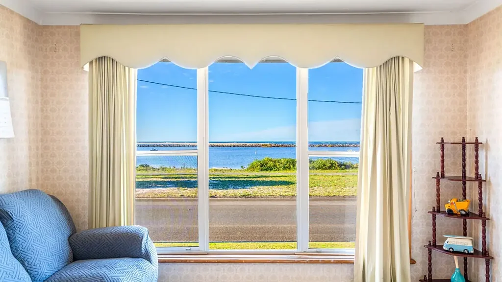 Harrington 3침실 Unbelievable Ocean Views!..Unlimited potential...