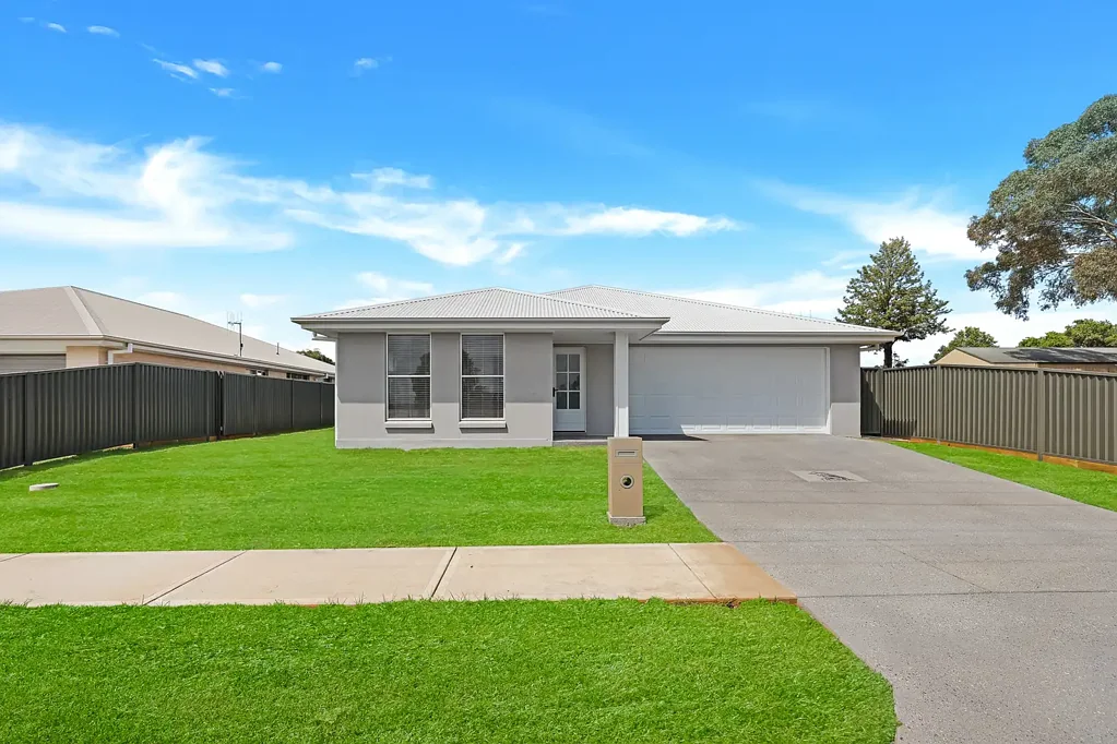 Gulgong 4બેડરૂમ Brand New Home with Rural Outlooks & Premium Finishes