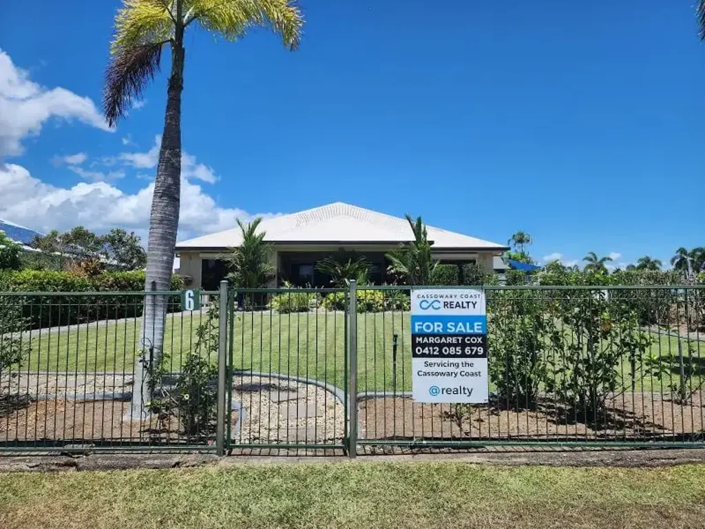 Cardwell 4ห้องนอน UP MARKET 4Br. 2 BATHROOMS FULLY AIRCONCONDITIONED HOME IN COASTAL CARDWELL OVERLOOKING PORT HINCHINBROOK- DOUBLE LOCKUP REMOTE GARAGE