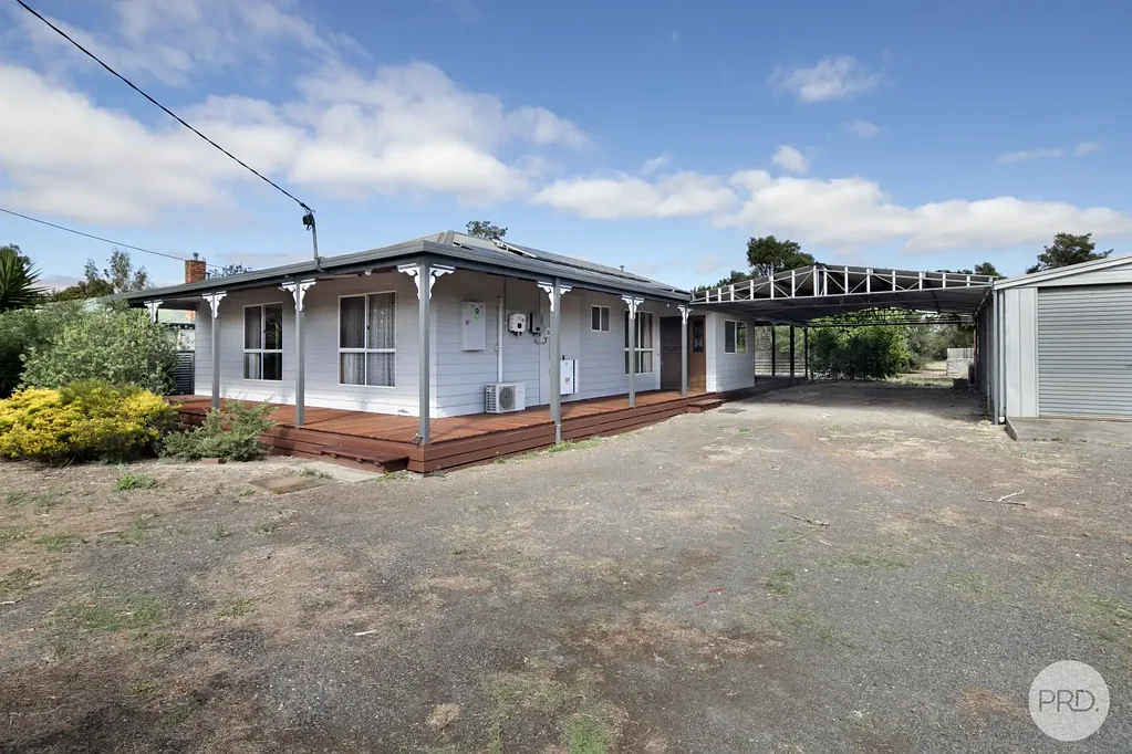 Sebastopol 4 Slaapkamer Comfortable Family Home or Prime Development Opportunity with Outstanding Future Potential (STCA)