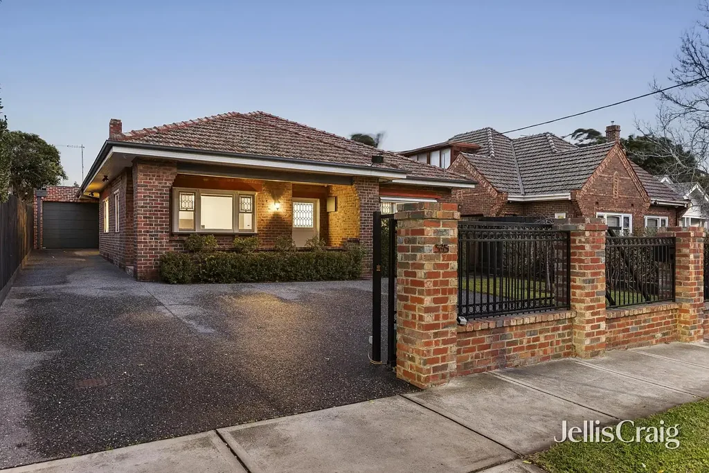 Murrumbeena 4房 经过翻新，融入现代精致 A renovated infusion with contemporary finesse