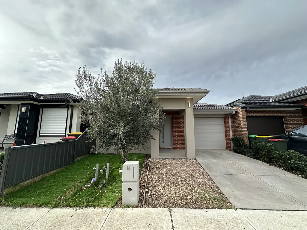 Modern Family Home in Tranquil TARNEIT Location