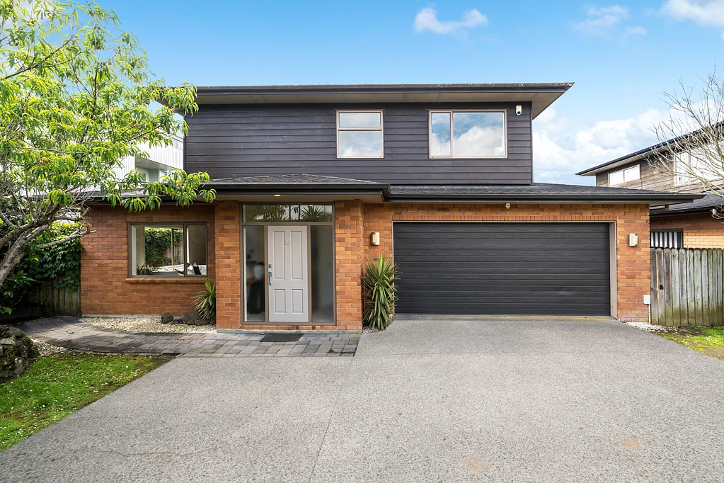 16H Lincoln Road, Henderson, Waitakere City, Auckland
