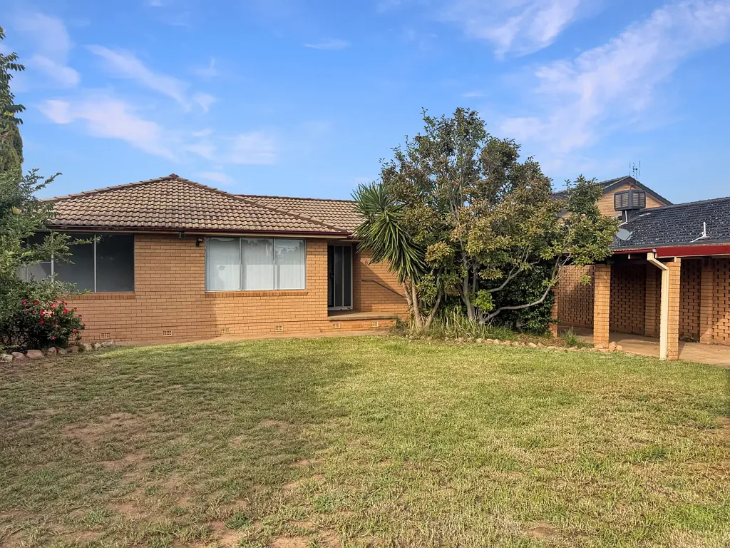 WELL PRESENTED BRICK HOME!