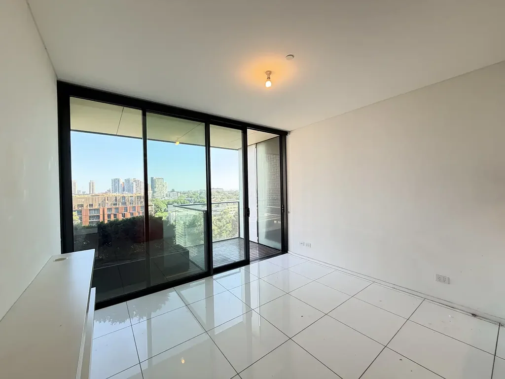 LEVEL 4 | MODERN SUITE ONE BEDROOM WITH A PARK VIEW | @ CENTRAL PARK