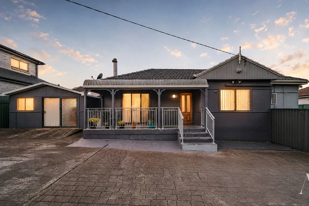 Condell Park 4ਬੈੱਡਰੂਮ Wide 26m Frontage in a Great Condell Park Location