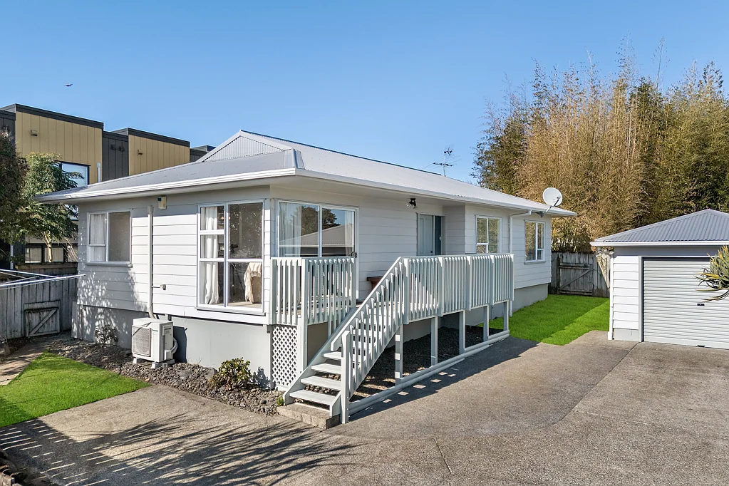 Te Atatu South 3غرفة نوم Starting Out or Starting Over?