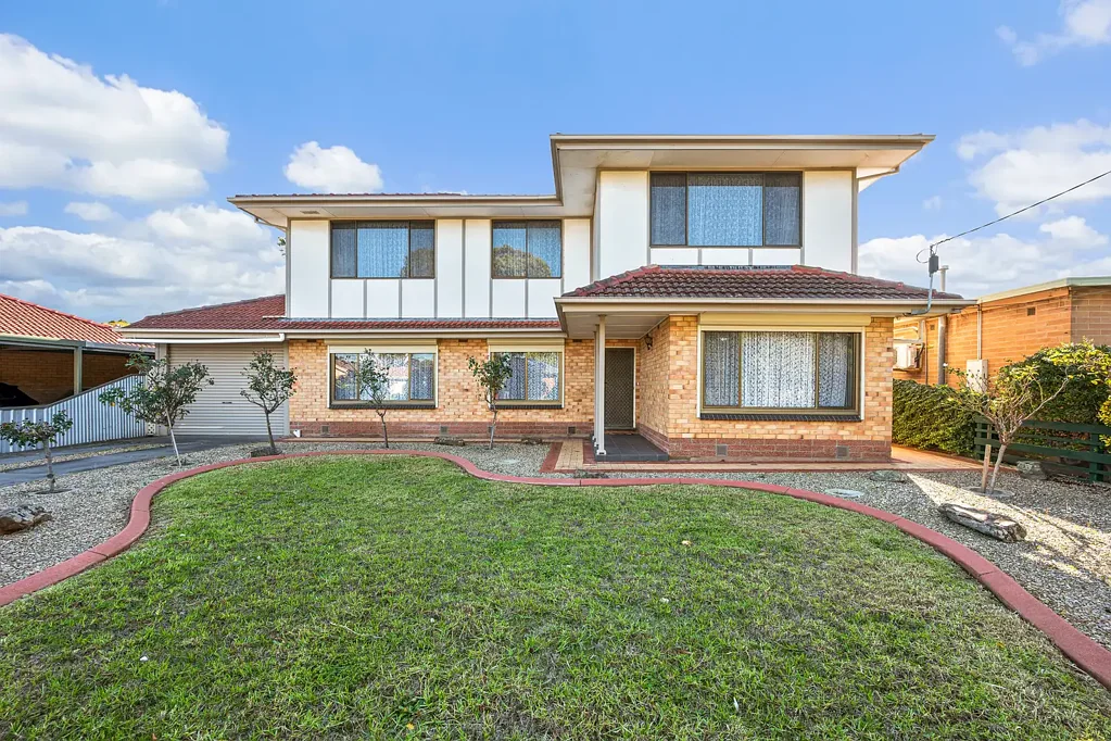 Morphett Vale 4침실 Endless Potential on a Prime 710sqm Allotment