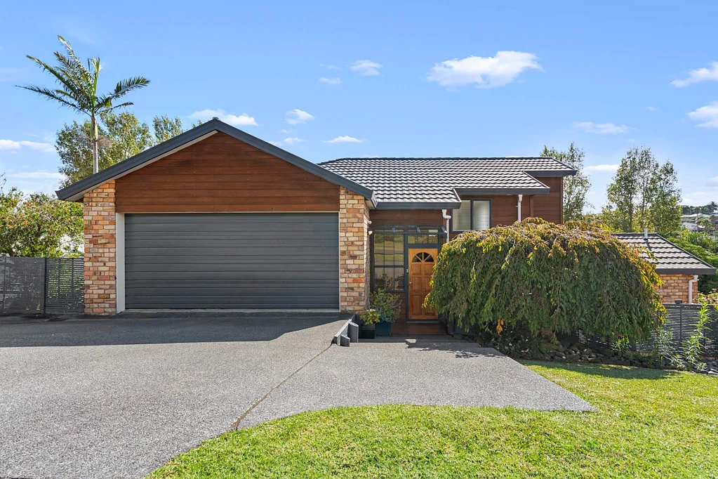 Unsworth Heights 4 Slaapkamer Unsworth Lifestyle Upgrade: Brick & Cedar