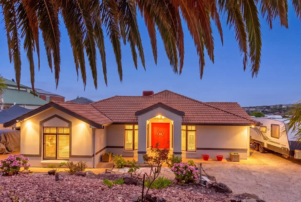 Hallett Cove 3房  A Private Coastal Sanctuary with Expansive Sea Views