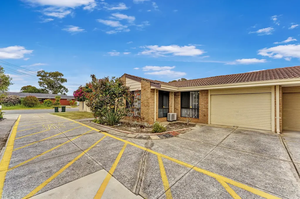 Midvale 3Habitaciones EASY-CARE THREE-BEDROOM DUPLEX WITH SPACE TO MAKE YOUR OWN