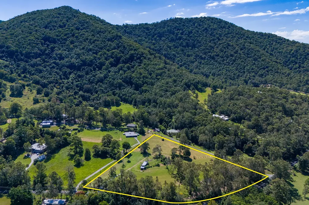 Cedar Creek Scenic 5.75 Acre Retreat with Dam, Bore & Endless Potential