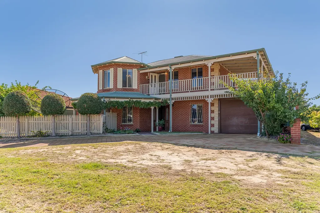 14 Kulungar Elbow, South Guildford, WA 6055