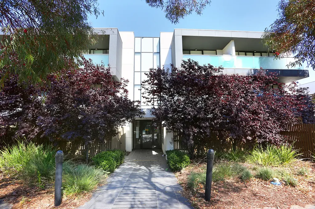 Modern Two Bedroom Apartment Moments from Highpoint