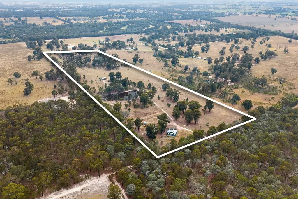 Heyfield Off-Grid Serenity on approx. 40 acres (16 Hectares) - Lifestyle Living at Its Finest